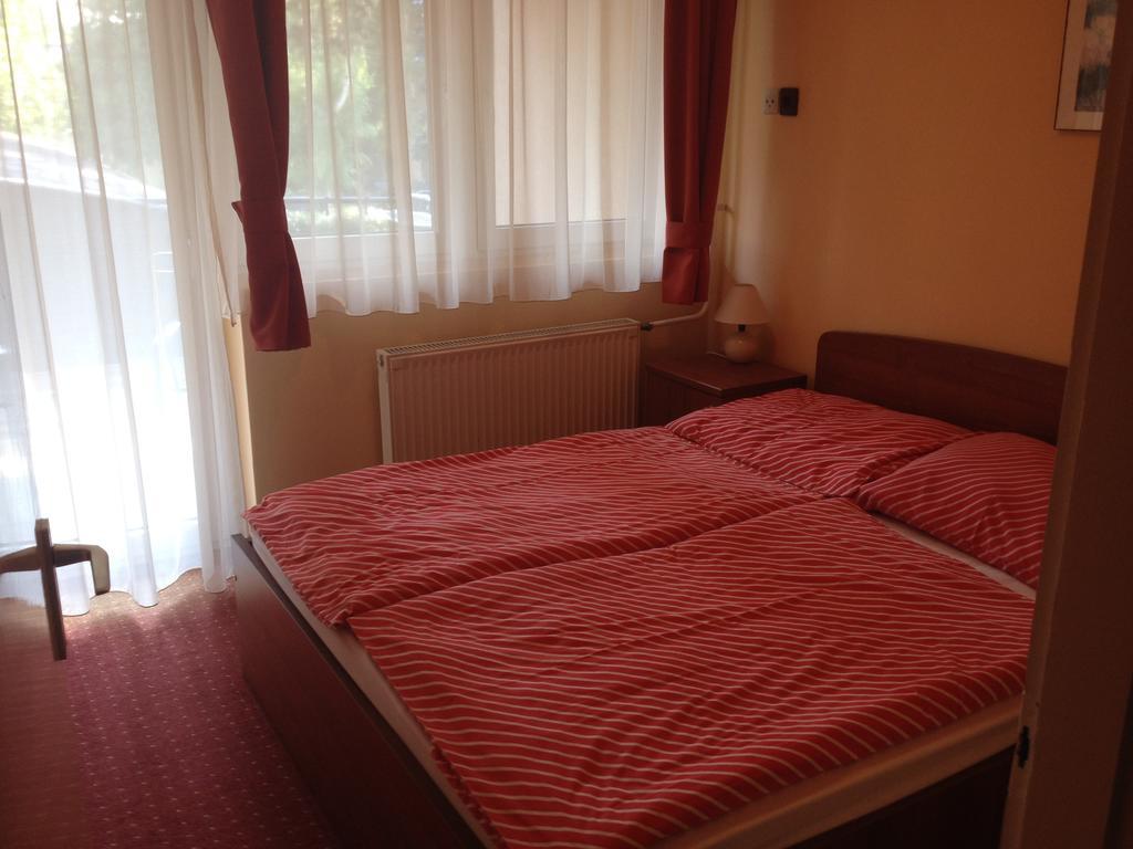 Hotel Family Balatonföldvár Zimmer foto