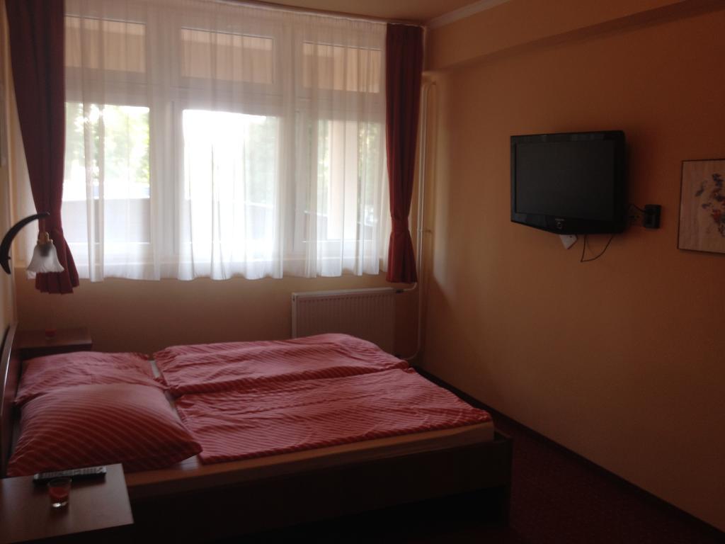 Hotel Family Balatonföldvár Zimmer foto