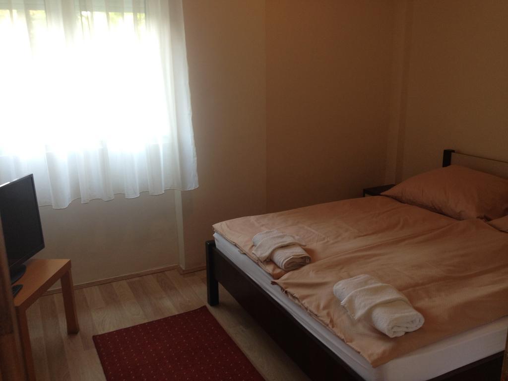 Hotel Family Balatonföldvár Zimmer foto